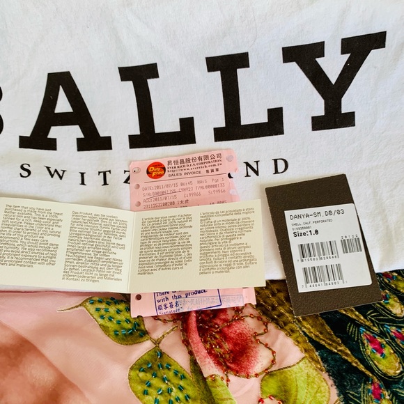 Authentic Bally bag calf skin leather perforated and logo stamped. - Picture 14 of 15